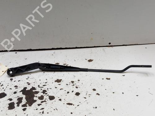 Used Front windshield wiper arm VW GOLF III (1H1) 1.9 TDI (90 hp) 28778265