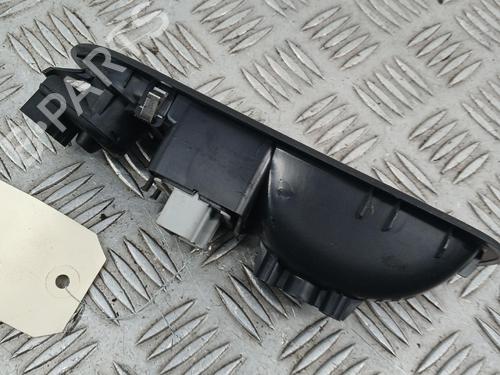 Used Left front window switch Left front window switch RENAULT CLIO III (BR0/1, CR0/1) 1.2 16V (BR02, BR0J, BR11, CR02, CR0J, CR11) (75 hp) 39710901 39710901