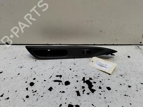 Interrupteur de vitre avant droite MAZDA 6 Hatchback (GG) 2.0 DI (GG14) (121 hp) 28794387