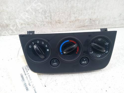 Used Climate control FORD FIESTA V (JH_, JD_) 1.3 (69 hp) 28734320