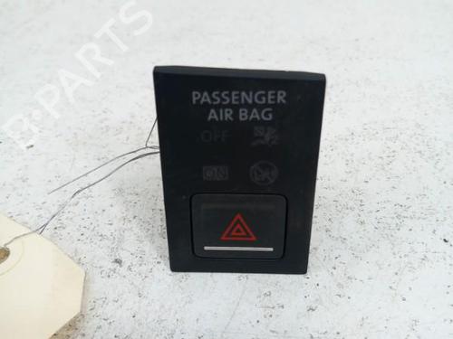 Used Warning switch Warning switch VW GOLF SPORTSVAN VII (AM1, AN1) [2014-2020] 28740877 28740877