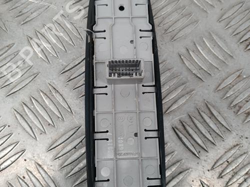 Used Left front window switch Left front window switch RENAULT LAGUNA III (BT0/1) 1.5 dCi (BT00, BT0A, BT0T, BT1J) (110 hp) 30153690 30153690