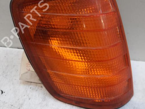 Used Right front indicator Right front indicator MERCEDES-BENZ 124 Saloon (W124) 250 D (124.125) (94 hp) 28759160 28759160