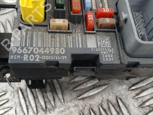 Used Fuse box Fuse box PEUGEOT 5008 (0U_, 0E_) 1.6 HDi (110 hp) 33946827 33946827