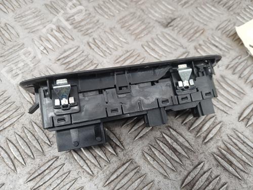 Used Left front window switch Left front window switch PEUGEOT 308 SW II (LC_, LJ_, LR_, LX_, L4_) 1.5 BlueHDi 130 (131 hp) 33175127 33175127