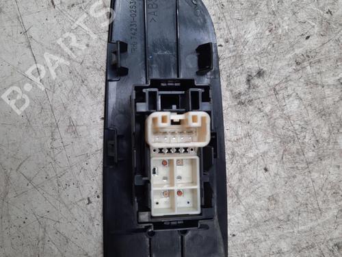 Used Right front window switch TOYOTA AURIS (_E15_) 2.0 D-4D (ADE150_, ADE150R) (126 hp) 28749688