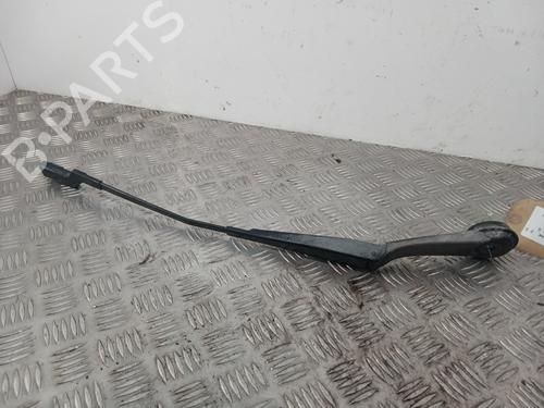 Used Front windshield wiper arm FORD FOCUS III Turnier 2.0 TDCi (163 hp) 30703182