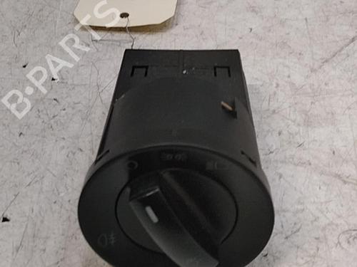 Used Headlight switch VW POLO IV (9N_, 9A_) 1.2 12V (64 hp) 28748930