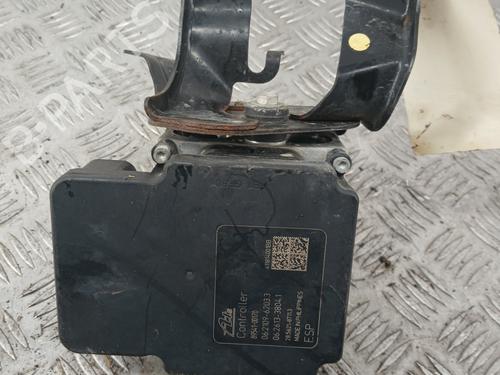 Used ABS pump TOYOTA YARIS (_P13_) 1.4 D (NLP130_, NLP130) (90 hp) 30144559