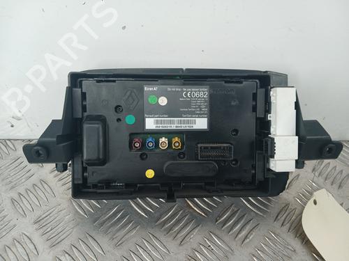 display-monitor-renault-megane-iii-hatchback-bz01_-b3_-2008-31988389 main image