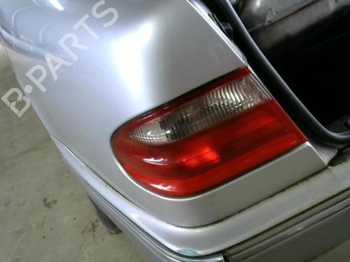 Venstre Baklys MERCEDES-BENZ E-CLASS (W210) E 270 CDI (210.016) (170 hp) 28777896