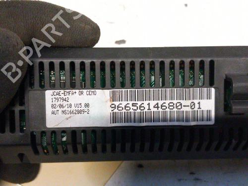 Used Display monitor FIAT SCUDO Bus (270_, 272_) 2.0 D Multijet (120 hp) 28748228