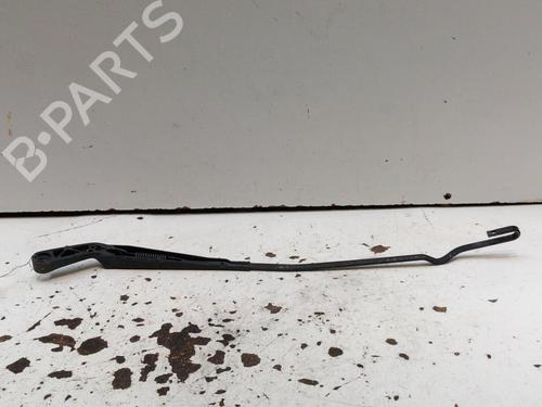 Used Front windshield wiper arm VW GOLF III (1H1) 1.9 TD, GTD (75 hp) 28778510