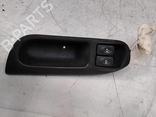 Pulsantiera anteriore sinistra RENAULT SCÉNIC I MPV (JA0/1_, FA0_) 1.6 (JA00, JA16, JA15, JA19, JA1V, JA2B, JA2C, JA0B,... (107 hp) 28760180