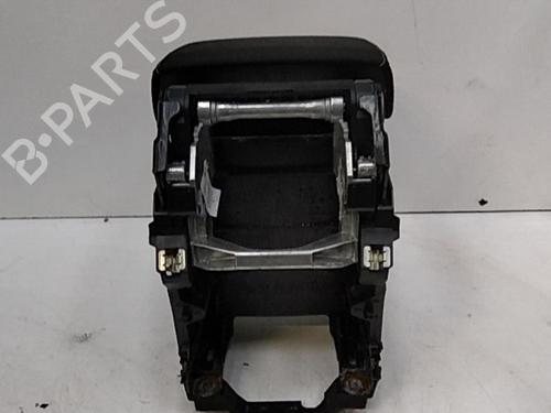 Used Armrest / Center console Armrest / Center console VW GOLF VII (5G1, BQ1, BE1, BE2) 1.4 TSI (140 hp) 28769828 28769828