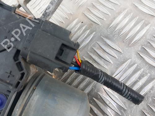 Used Front wiper motor Front wiper motor KIA CARENS IV 1.7 CRDi (136 hp) 28735251 28735251