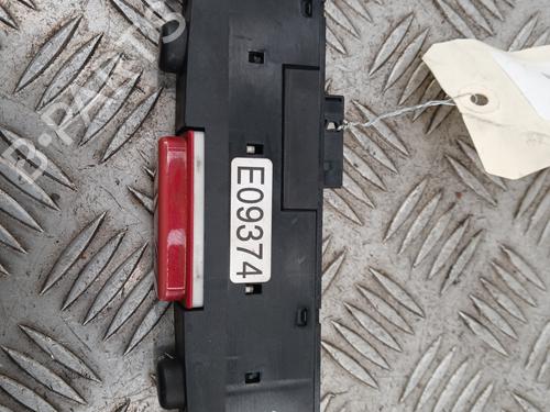 Used Warning switch Warning switch ALFA ROMEO 147 (937_) 1.9 JTD (937.AXD1A, 937.BXD1A, 937.AXV1A, 937.BXB1A,... (115 hp) 33533983 33533983