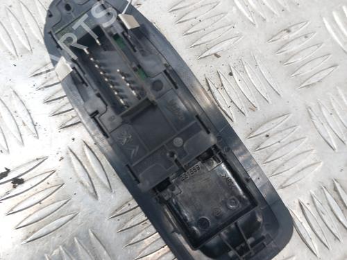 Left front window switch PEUGEOT 208 I (CA_, CC_) 1.2 VTI 82 | BP28779591I27
