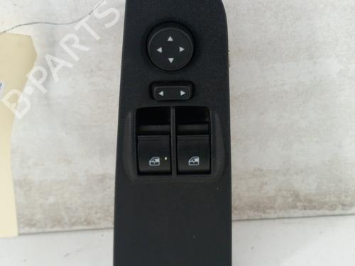 Used Left front window switch FIAT GRANDE PUNTO (199_) 1.3 D Multijet (75 hp) 28773098