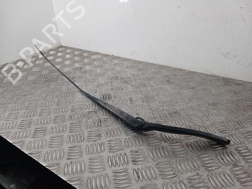 Used Front windshield wiper arm Front windshield wiper arm RENAULT TWINGO III (BCM_, BCA_) 0.9 TCe 90 (BCM9, BCM2) (90 hp) 32335255 32335255
