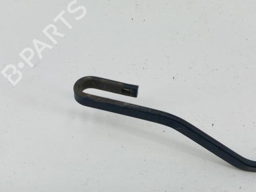 Used Front windshield wiper arm NISSAN MICRA III (K12) 1.5 dCi (86 hp) 28773664