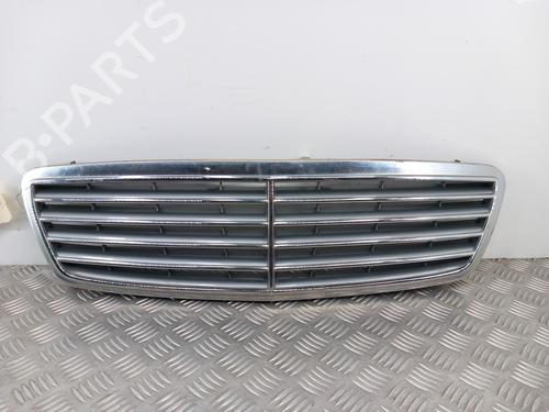 Used Grille MERCEDES-BENZ C-CLASS (W203) C 220 CDI (203.006) (136 hp) 28780292