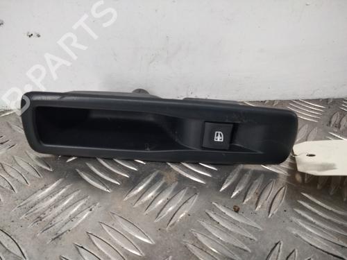 Used Right rear window switch Right rear window switch RENAULT MEGANE III Grandtour (KZ0/1) 1.5 dCi (KZ09, KZ0D, KZ1G, KZ29, KZ14, KZ1W, KZ10, KZ1F,... (110 hp) 28744320 28744320