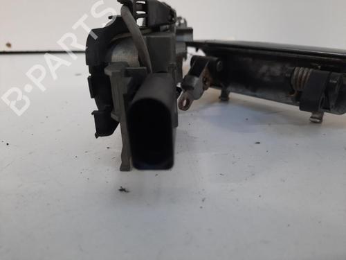 Used Front left exterior door handle AUDI A4 B5 (8D2) 1.9 TDI (116 hp) 28758555