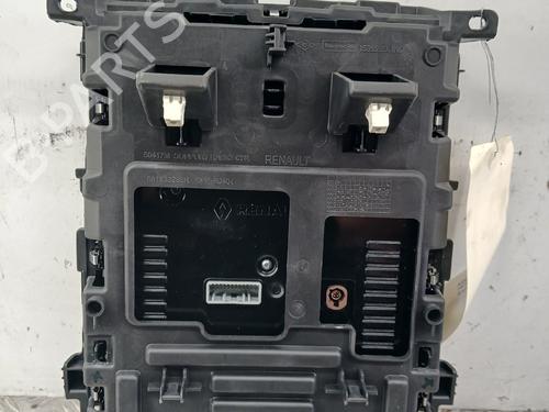 display-monitor-renault-megane-iv-hatchback-b9amn_-2015-36057857 main image
