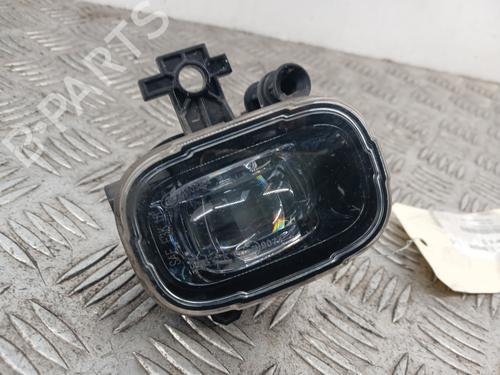 right-front-fog-light-renault-megane-iv-grandtour-k9amn_-2016-33323277 main image