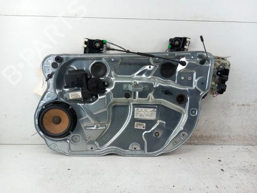 Rudehejsemekanisme Højre foran VW POLO IV (9N_, 9A_) 1.2 12V (64 hp) 28783288