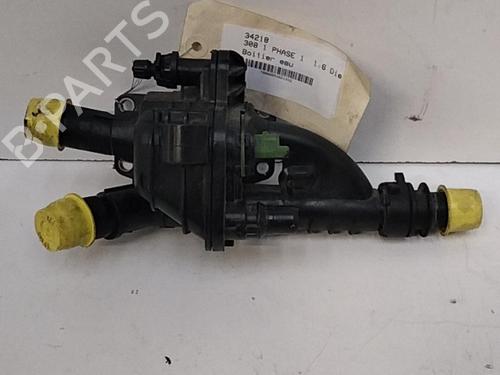 Used Thermostat housing Thermostat housing 28747678 28747678