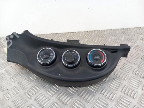 Used Climate control TOYOTA YARIS (_P13_) 1.4 D (NLP130_, NLP130) (90 hp) 30148929