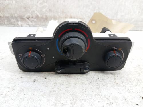 Used Climate control RENAULT CLIO III (BR0/1, CR0/1) 1.5 dCi (BR17, CR17) (86 hp) 28781375