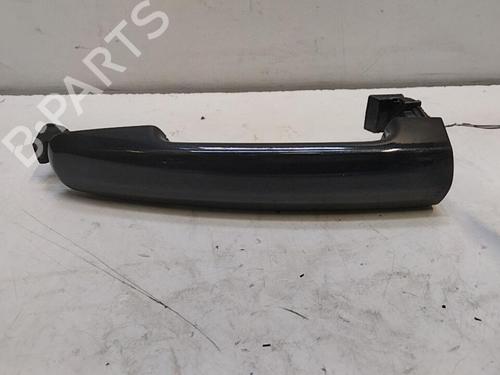 Używane Klamka zewnętrzna drzwi przednich prawych SUZUKI SWIFT III (MZ, EZ) 1.3 DDiS (RS413D) (75 hp) 28748741