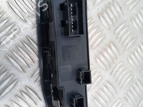 Used Left front window switch Left front window switch PEUGEOT 2008 I (CU_) 1.2 THP 110 / PureTech 110 (110 hp) 29065136 29065136