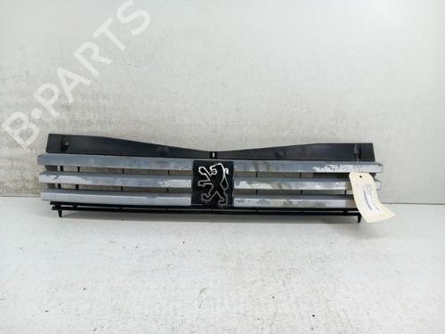 Used Grille PEUGEOT 205 II (20A/C) 1.8 XDT (79 hp) 28746540