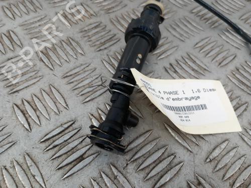 pipe-renault-megane-iv-hatchback-b9amn_-2015-39238128 main image