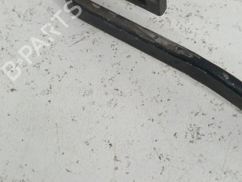 Used Front windshield wiper arm FORD FIESTA III (GFJ) 1.8 D (60 hp) 28788250