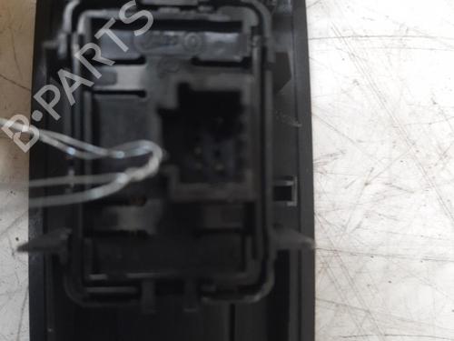 Used Right front window switch Right front window switch RENAULT MEGANE III Grandtour (KZ0/1) 1.5 dCi (KZ09, KZ0D, KZ1G, KZ29, KZ14, KZ1W, KZ10, KZ1F,... (110 hp) 28774730 28774730