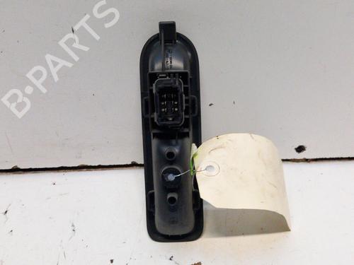 Used Right rear window switch RENAULT CLIO III (BR0/1, CR0/1) 1.5 dCi (C/BR0G, C/BR1G) (68 hp) 28758990