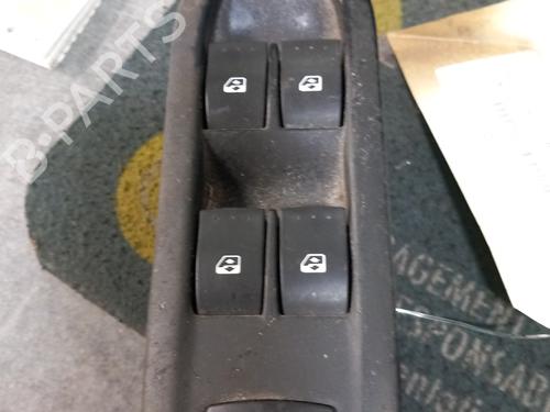 Used Left front window switch Left front window switch RENAULT SCÉNIC II (JM0/1_) 1.5 dCi (JM1E, JM16) (106 hp) 32299220 32299220