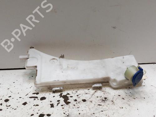 Used Windscreen washer tank PEUGEOT 3008 II SUV (MC_, MR_, MJ_, M4_) 2.0 BlueHDi 150 (MJAHXH, MJAHXV, MJAHXG, MJAHSH, MJAHRH,... (150 hp) 28767382