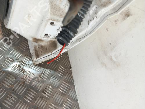 Used Left front door Left front door 28735532 28735532