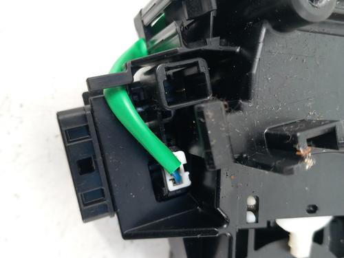 switch-toyota-aygo-_b4_-2014-28745254 main image