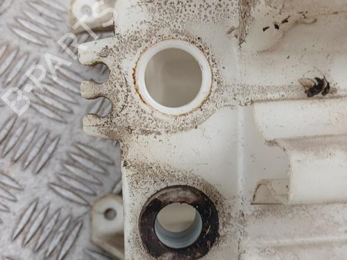 Used Windscreen washer tank Windscreen washer tank TOYOTA YARIS (_P9_) 1.0 VVT-i (KSP90_, KSP90R) (69 hp) 32699637 32699637