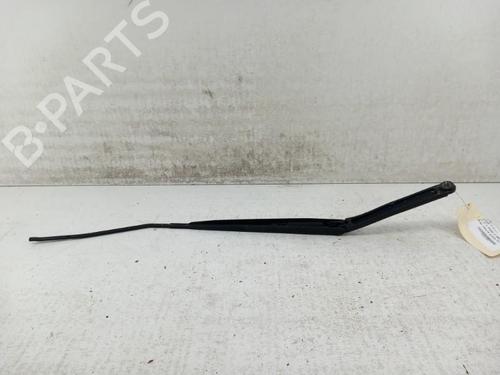 Used Front windshield wiper arm RENAULT CLIO IV Grandtour (KH_) 1.2 16V (73 hp) 28768475
