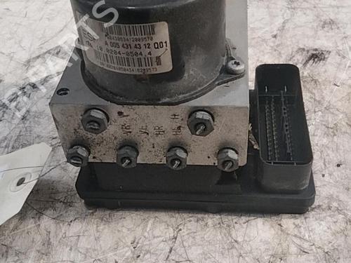 ABS pump MERCEDES-BENZ CLK (C209) CLK 220 CDI (209.308) | BP28753099M43