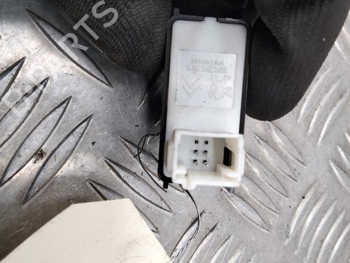 Used Right front window switch Right front window switch PEUGEOT 208 II (UB_, UP_, UW_, UJ_) 1.2 PureTech 75 (75 hp) 28757138 28757138