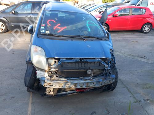 Brugte TOYOTA YARIS (_P9_) 1.4 D-4D (NLP90_, NLP90R) 4645293